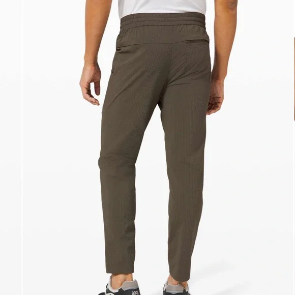 Lululemon bowline pants in olive green size XL